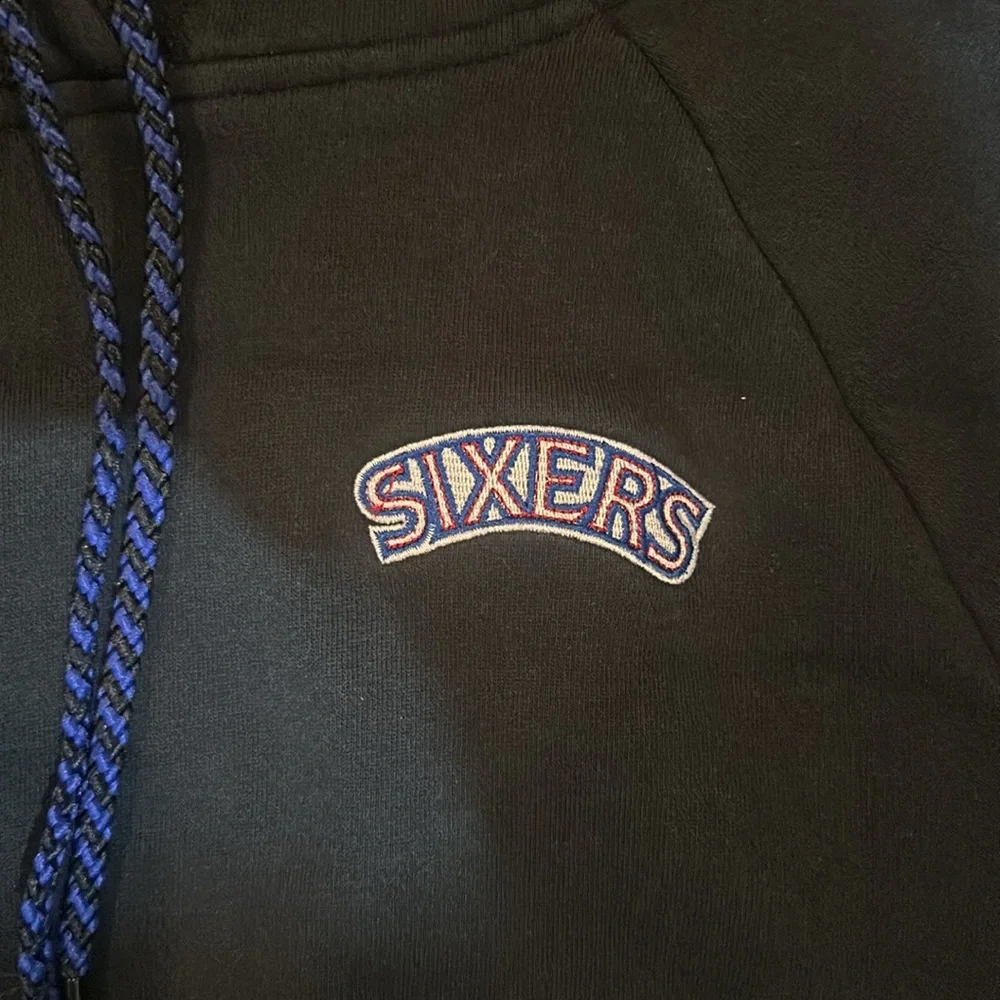 Mitchell and Ness 76ers hoodie - Picture 2 of 5